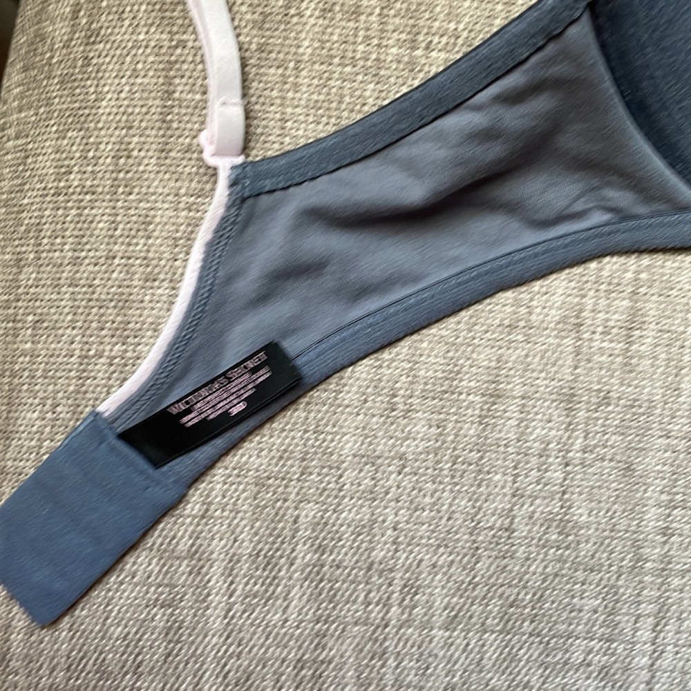 36D Victoria’s Secret LINED PERFECT COVERAGE bra. - Picture 5 of 7